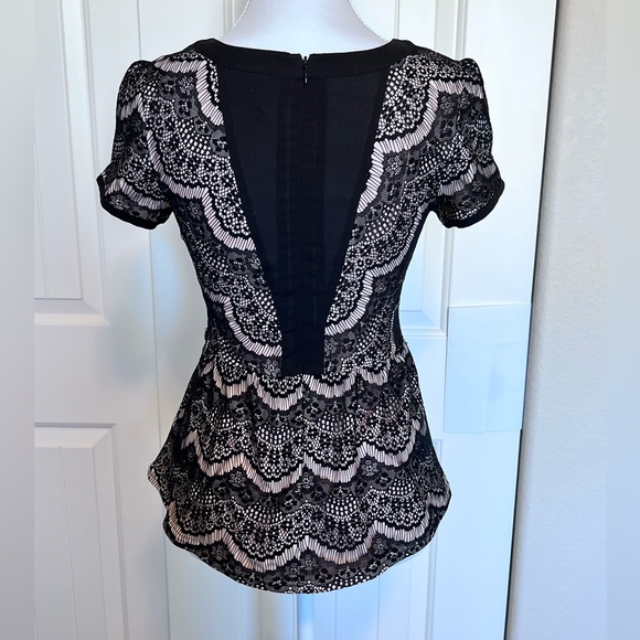 Skies Are Blue Black & Cream Lace Peplum Top Sz Small - Picture 4 of 13